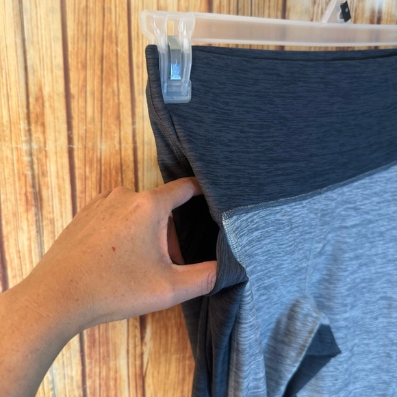 Victoria’s Secret Pink Ultimate Women’s Gray Colorblock Leggings Size Large - Picture 3 of 6